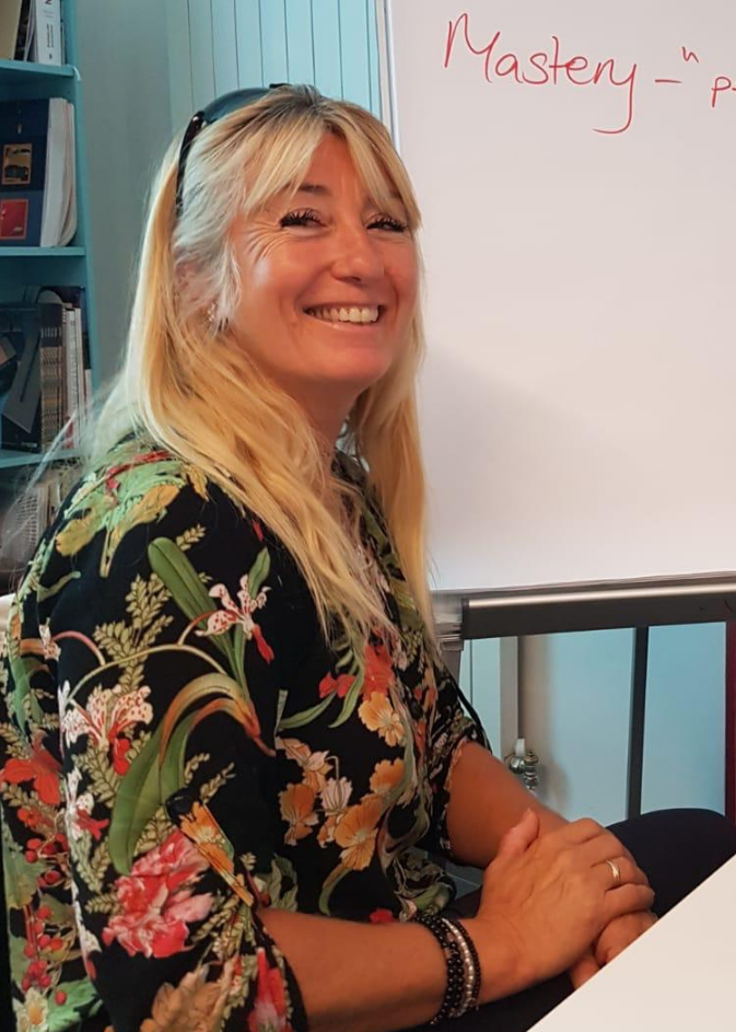Rachel photo delivering - Neurolanguage Coaching : Brain Friendly Language Learning